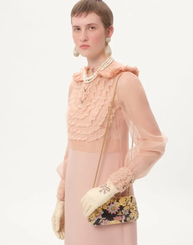 Carry Secrets Minaudiere With Rhinestones Apres L’Hiver Motif Carry Secrets Minaudiere With Rhinestones Apres L’Hiver Motif