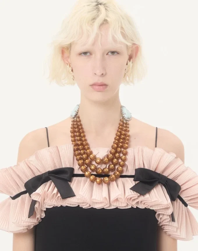 Coeur Hyperbole Necklace in Metal, Resin and Crystals