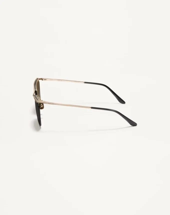 Floating Rimless Metal Glasses