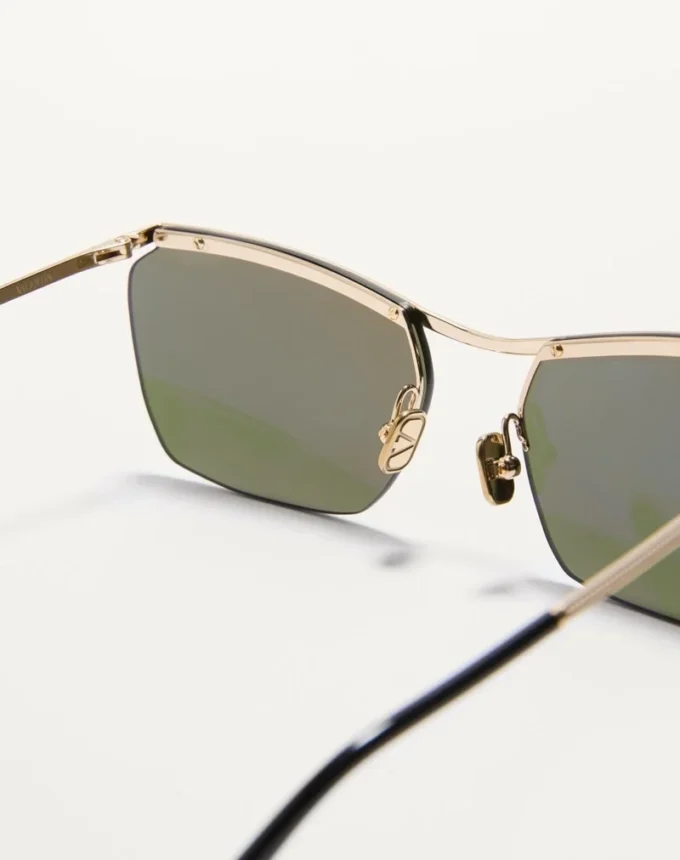 Floating Rimless Metal Glasses