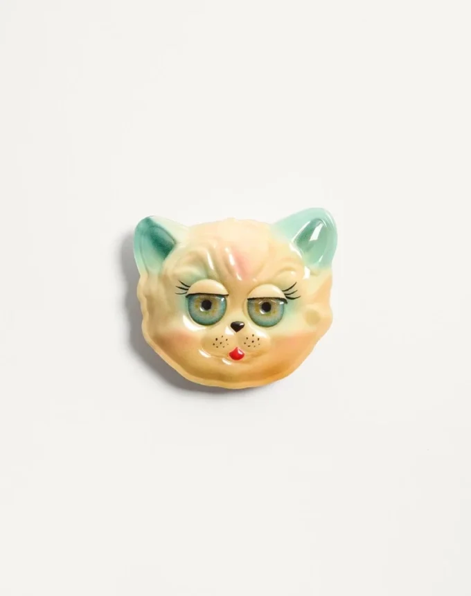 Le Chat De La Maison Plastic Brooch
