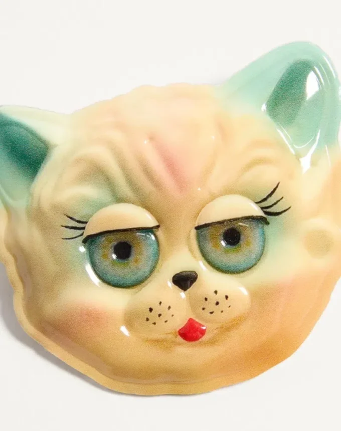 Le Chat De La Maison Plastic Brooch