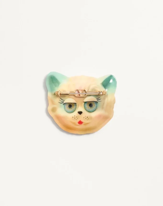 Le Chat De La Maison Plastic Brooch