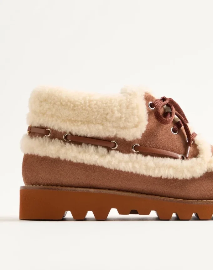 Palm Avenue Ankle Boot In Crust Leather And Wool