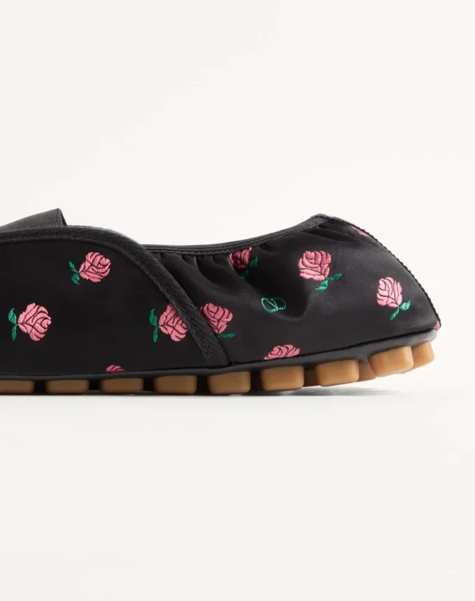 Rhytmika Slipper In Jacquard Rose Fabric