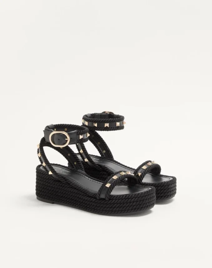 Rockstud Flatform Sandal In Calfskin 45Mm