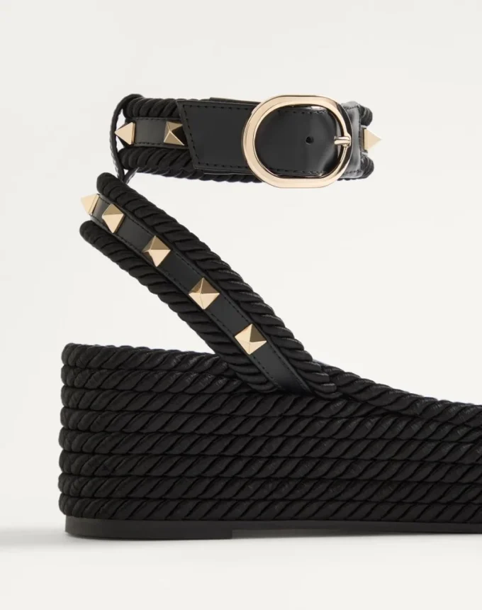 Rockstud Flatform Sandal In Calfskin 45Mm