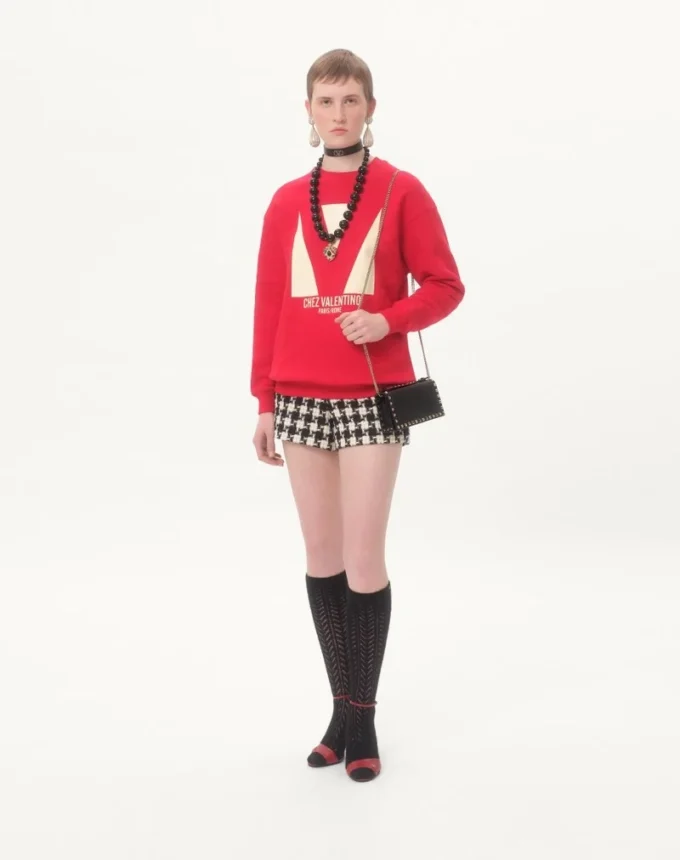 Rockstud Wallet With Chain In Grainy Calfskin