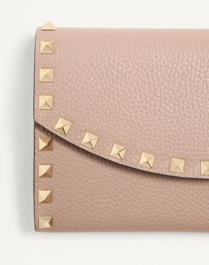 Rockstud Wallet With Chain In Grainy Calfskin