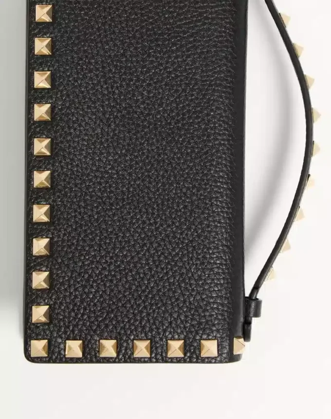 Rockstud Wallet With Chain In Grainy Calfskin