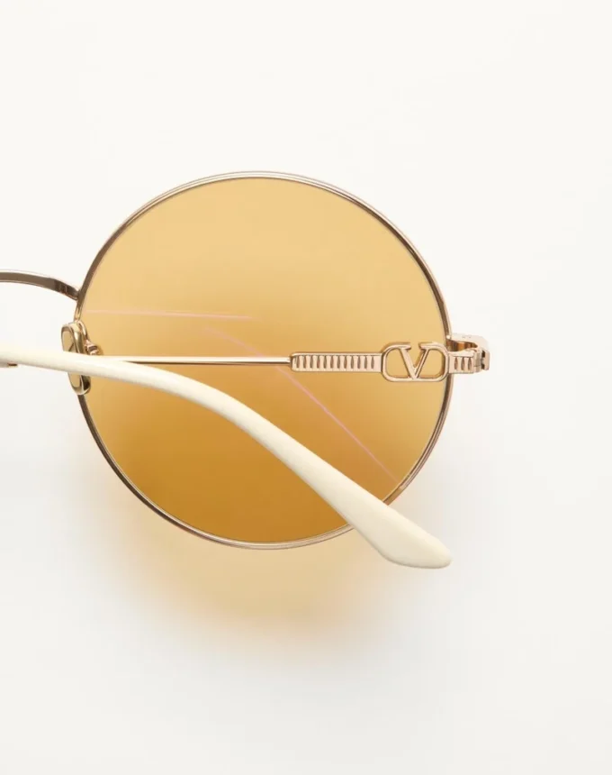 Round Oversized Metal Frame