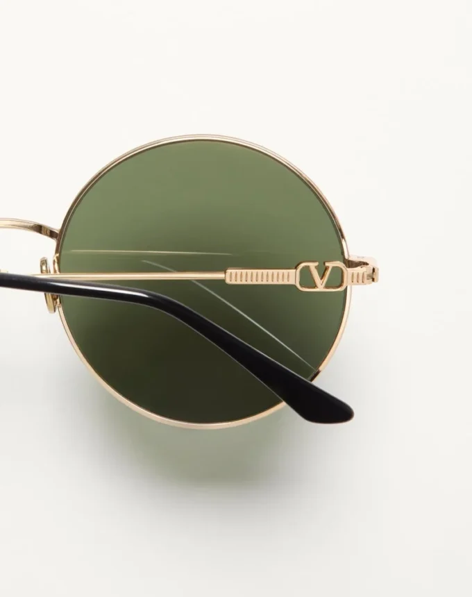 Round Oversized Metal Frame