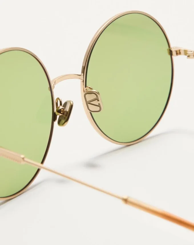 Round Oversized Metal Frame