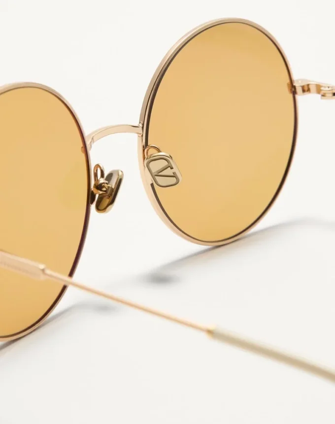 Round Oversized Metal Frame