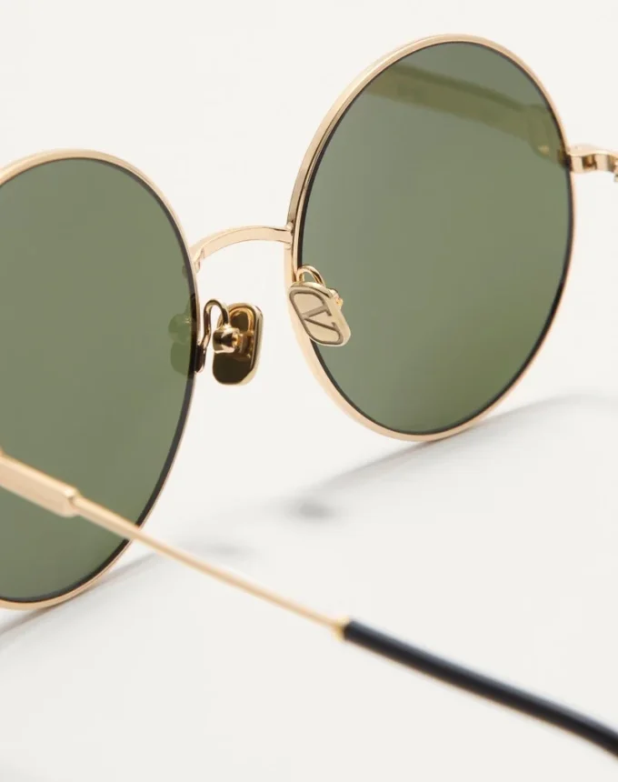 Round Oversized Metal Frame