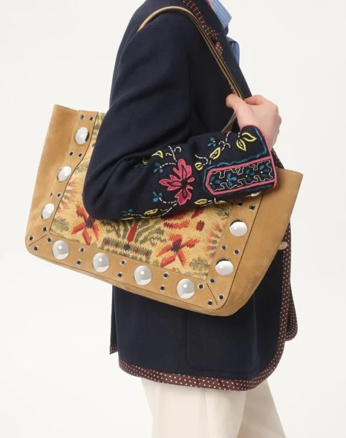 Single-Breasted Linen Jacket With Beaded Embroidery And Patches Single-Breasted Linen Jacket With Beaded Embroidery And Patches