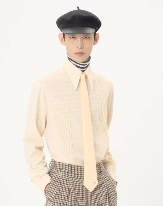 Valentie Silk Tie with VLogo Signature Detail