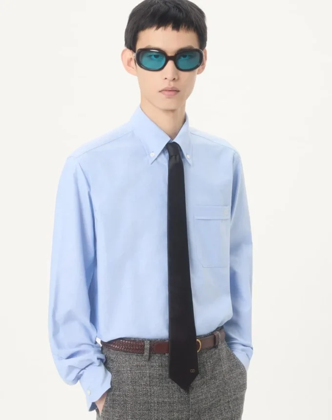 Valentie Silk Tie with VLogo Signature Detail