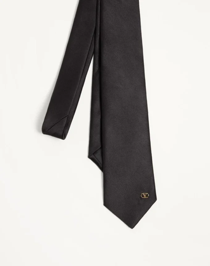 Valentie Silk Tie with VLogo Signature Detail