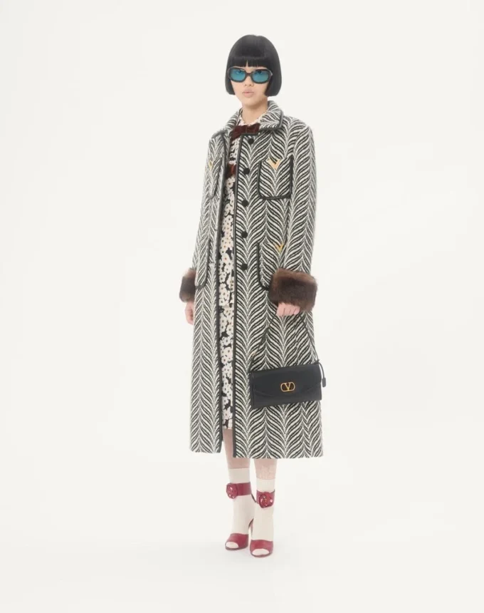 Valentino Garavani DeVain Small Nappa Shoulder Bag Valentino Garavani DeVain Small Nappa Shoulder Bag