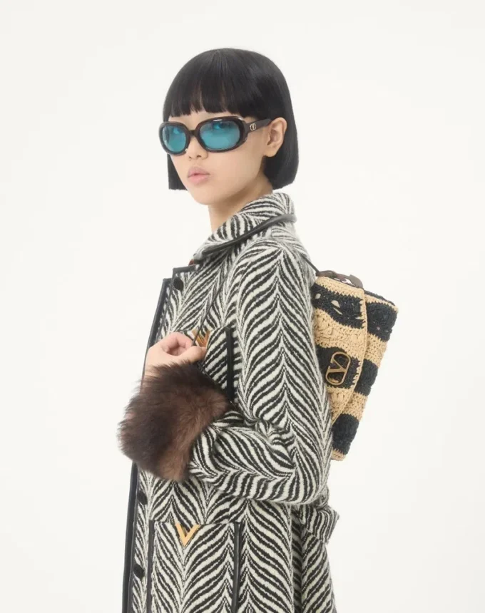 Valentino Garavani DeVain Small Shoulder Bag In Raffia With Wave Pattern