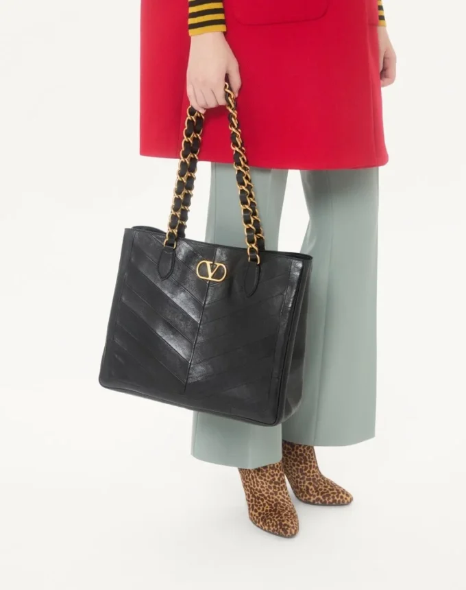 Valentino Garavani Laseine Shopping Bag In Nappa Leather With A Chevron Pattern