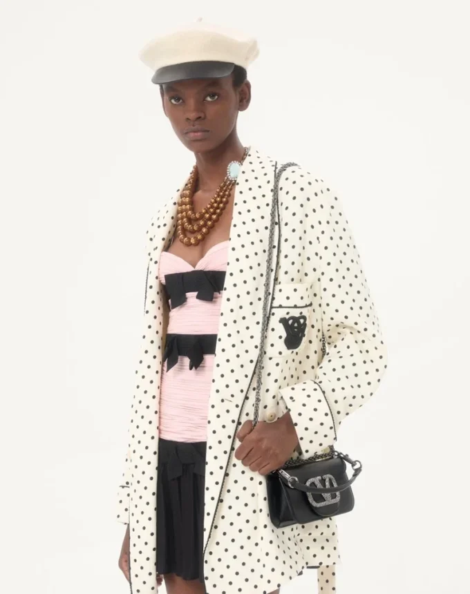 Valentino Garavani Locò Small Shoulder Bag With Jewel Logo Valentino Garavani Locò Small Shoulder Bag With Jewel Logo