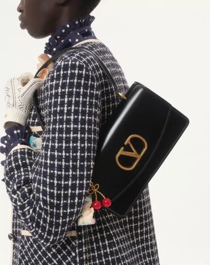 Valentino Garavani Vain Bag With Handle In Shiny Calfskin