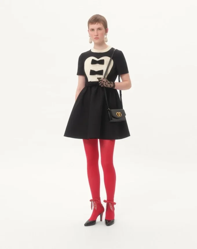 Valentino Garavani Vain Clutch Bag In Shiny Calfskin Valentino Garavani Vain Clutch Bag In Shiny Calfskin