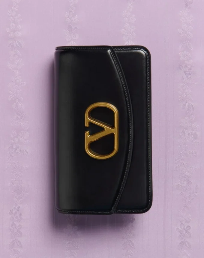 Valentino Garavani Vain Clutch Bag In Shiny Calfskin Valentino Garavani Vain Clutch Bag In Shiny Calfskin