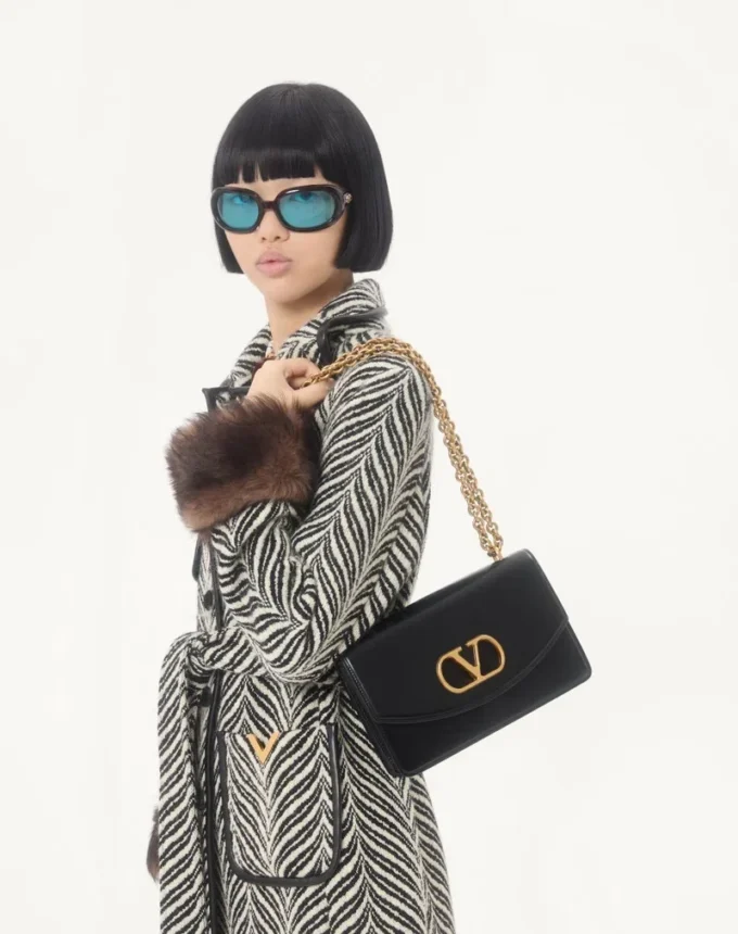 Valentino Garavani Vain Shoulder Bag In Shiny Calfskin