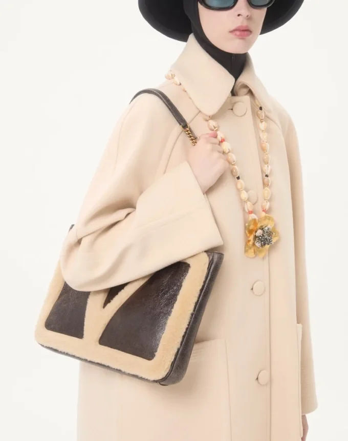 Valentino Garavani Viva Superstar Medium Shopping Bag In Shearling.