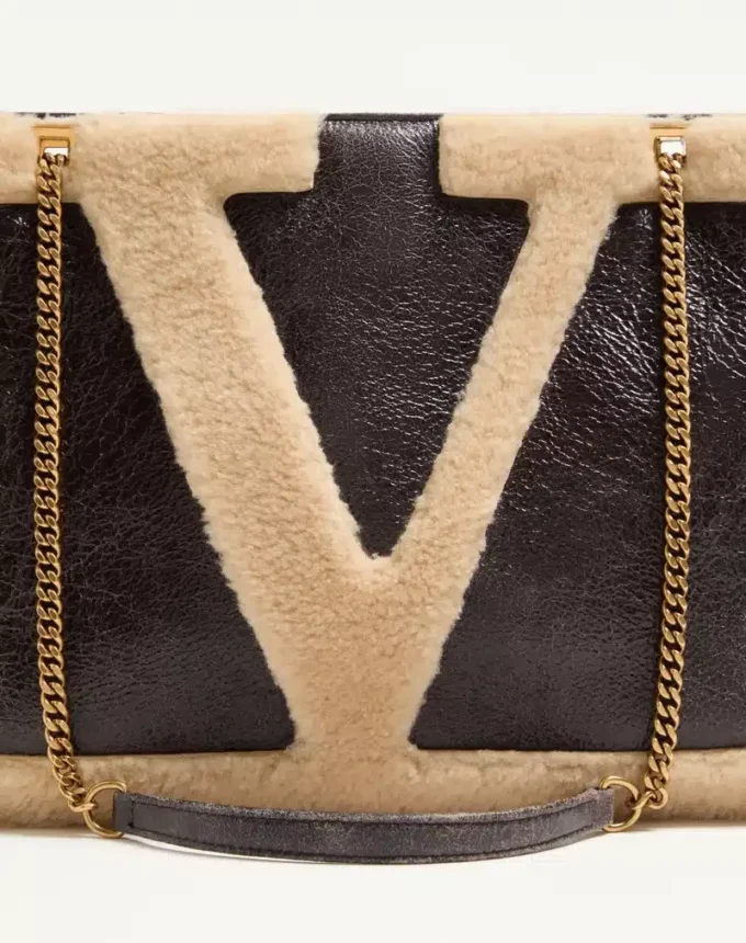 Valentino Garavani Viva Superstar Medium Shopping Bag In Shearling.