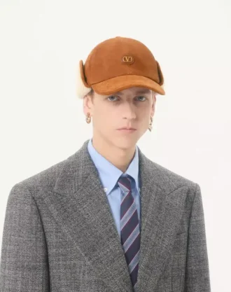 Valentino Garavani Vlogo Signature Baseball Cap in Suede and Sheepskin