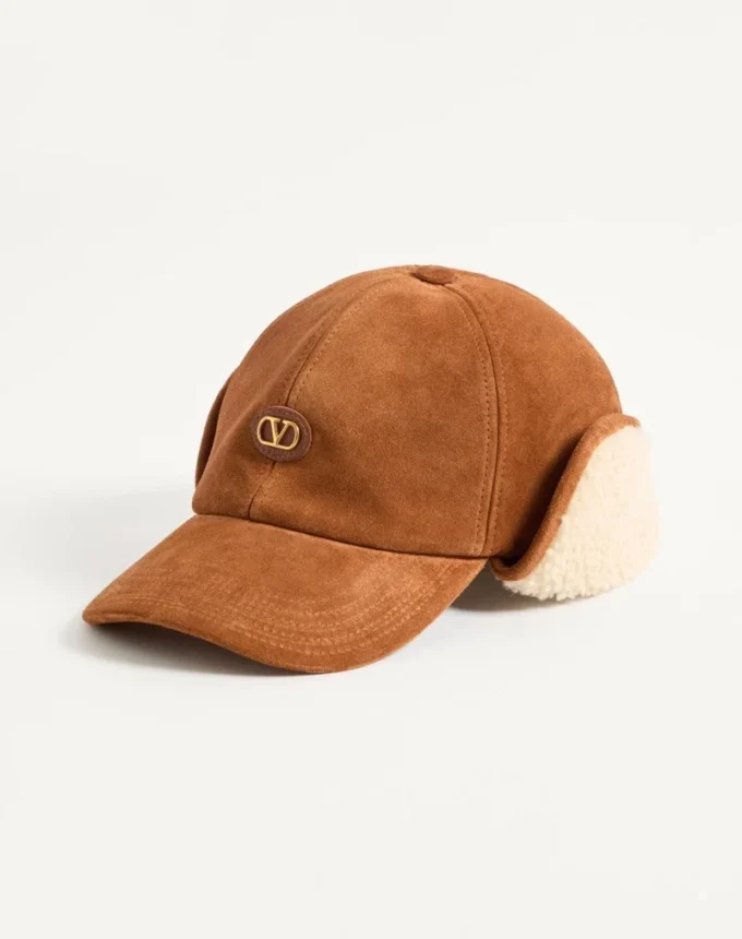 Valentino Garavani Vlogo Signature Baseball Cap in Suede and Sheepskin