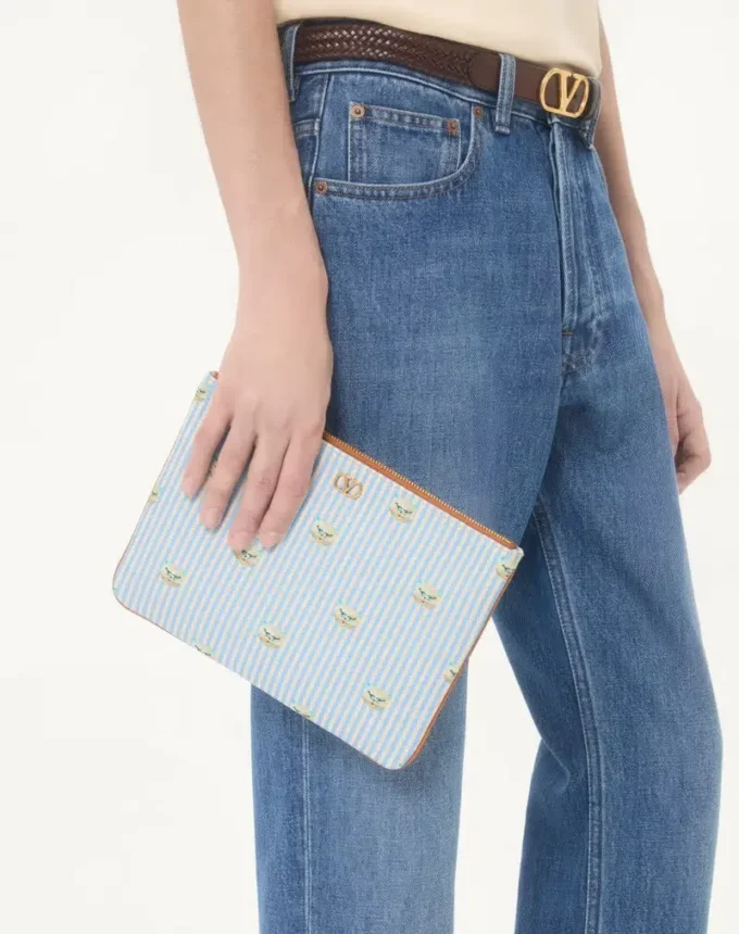 Valentino Garavani VLogo Signature pouch in grainy calfskin with Le Chat de la Maison print Valentino Garavani VLogo Signature pouch in grainy calfskin with Le Chat de la Maison print
