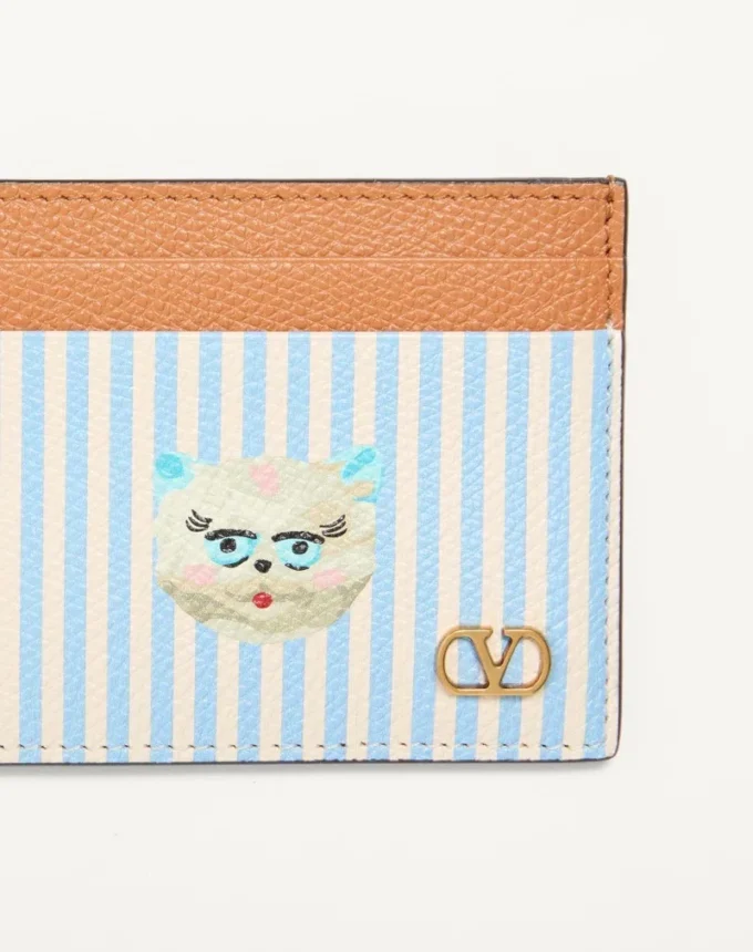 Valentino Garavani Vlogo Signature Wallet in Grainy Calfskin with Le Chat de la Maison print Valentino Garavani Vlogo Signature Wallet in Grainy Calfskin with Le Chat de la Maison print