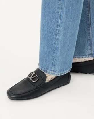 Vlogo Signature Grainy Calfskin Driving Shoe