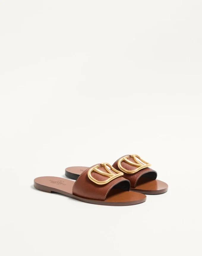 Vlogo Signature Slide Sandal In Grainy Cowhide With Accessory