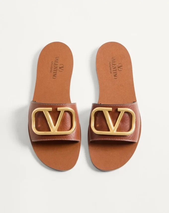 Vlogo Signature Slide Sandal In Grainy Cowhide With Accessory