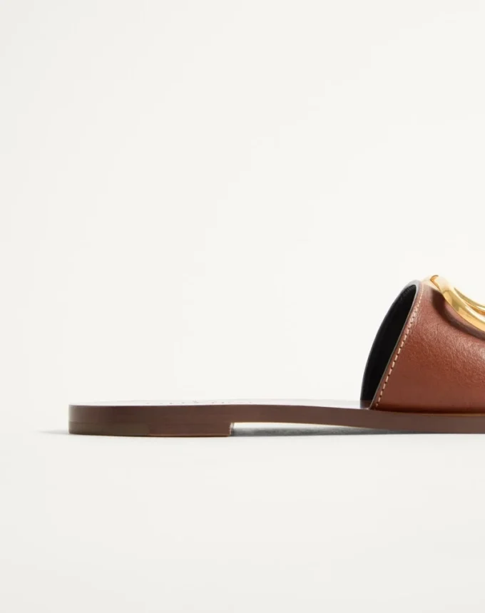Vlogo Signature Slide Sandal In Grainy Cowhide With Accessory